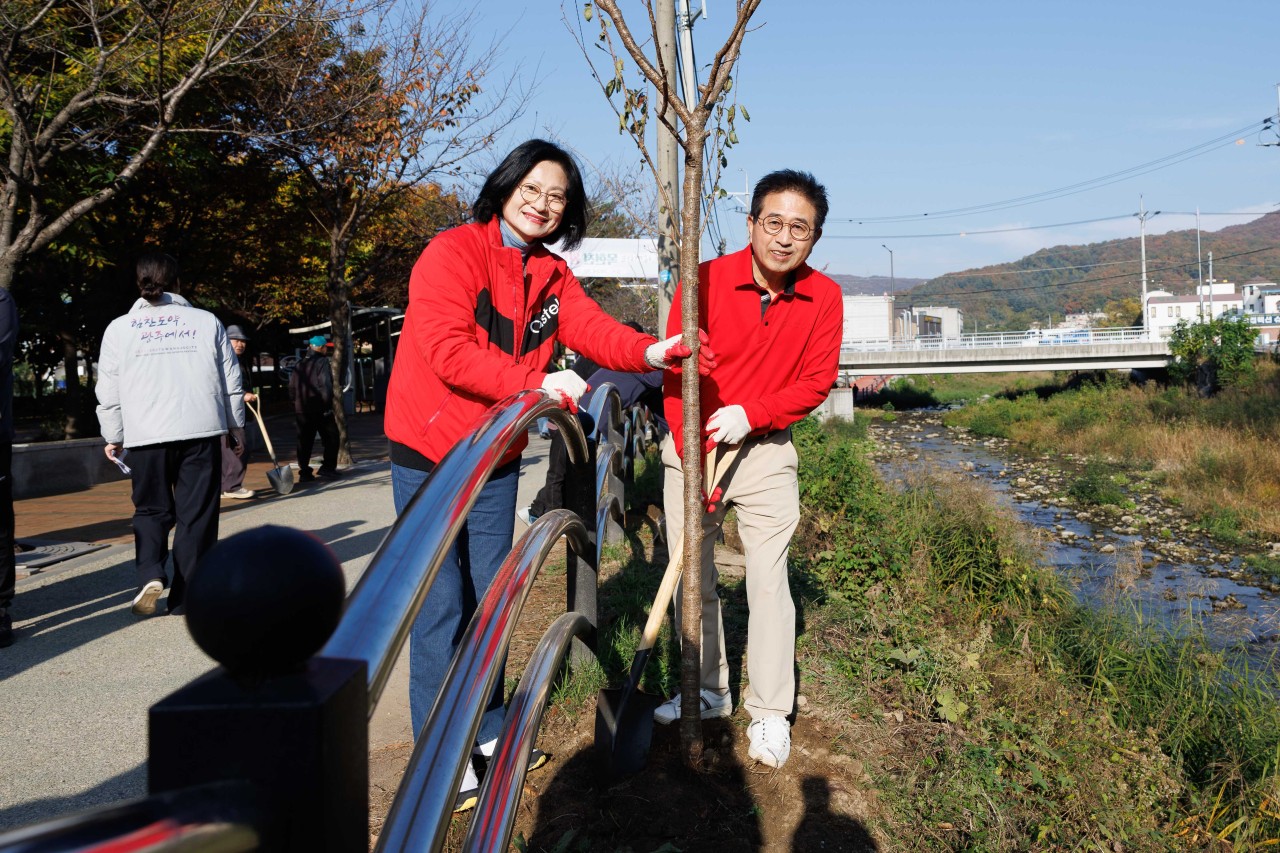 '목현천 제청교 일원 왕벚나무 식재 행사' 게시글의 사진(4)