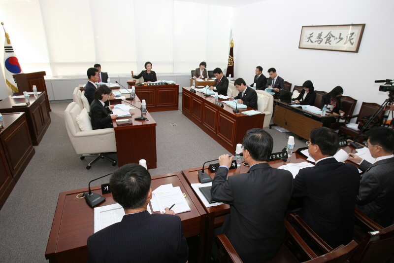 '경제건설위원회 - 제2회 추경예산안 심사' 게시글의 사진(1)