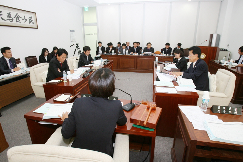 '경제건설위원회 - 제2회 추경예산안 심사' 게시글의 사진(4)