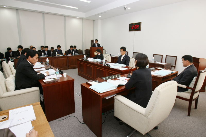 '경제건설위원회 - 제2회 추경예산안 심사' 게시글의 사진(2)