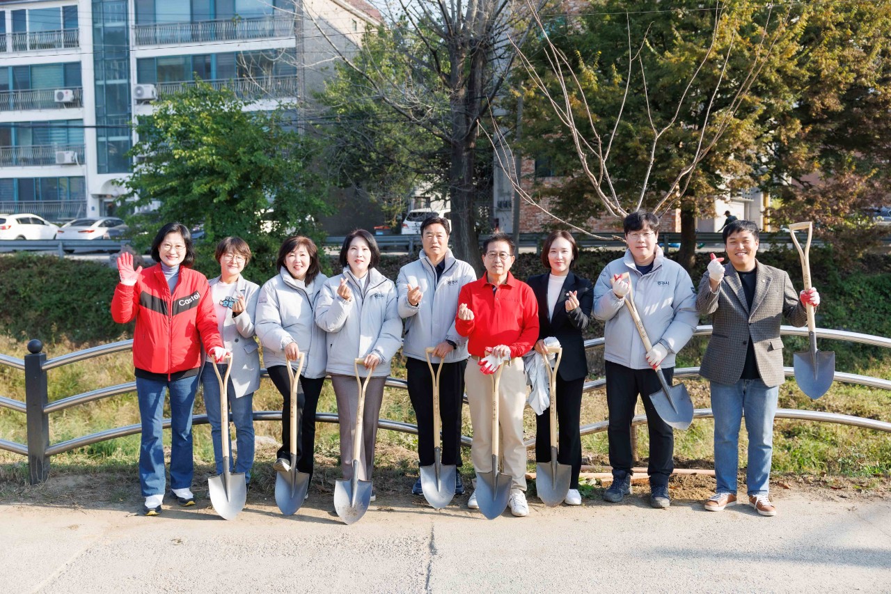 '목현천 제청교 일원 왕벚나무 식재 행사' 게시글의 사진(1)