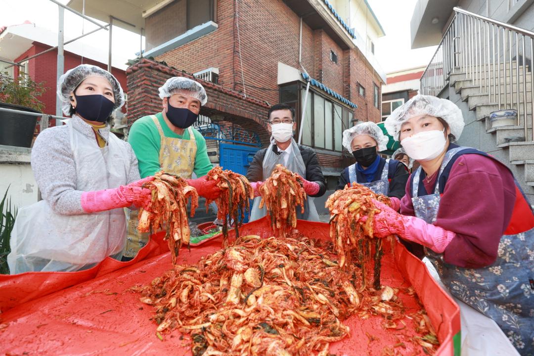 '역동 도시재생 주민협의체 사랑의 김장김치 나눔행사' 게시글의 사진(8)