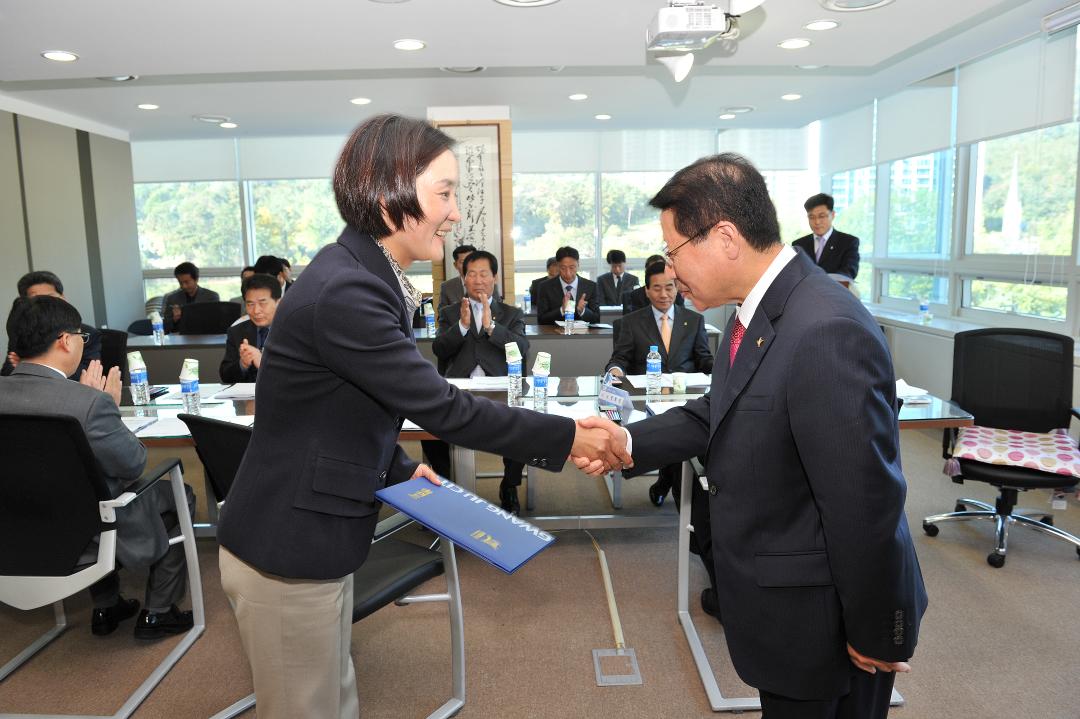 '용역과제심의위원회 위원 위촉' 게시글의 사진(2)