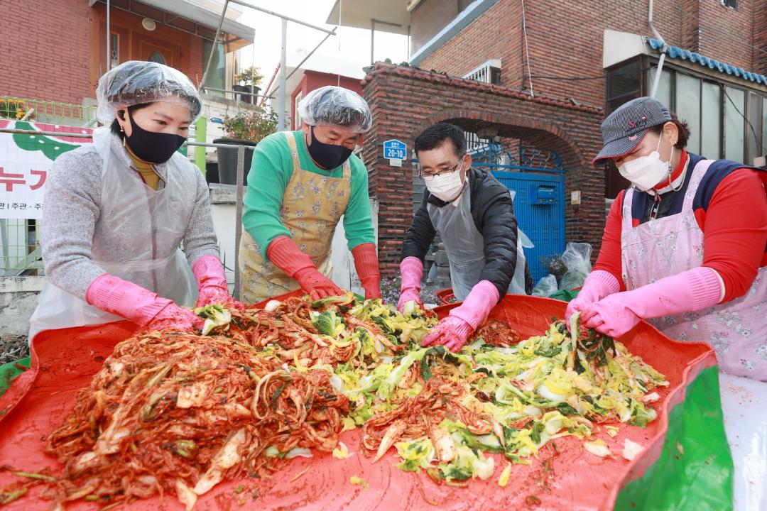 '역동 도시재생 주민협의체 사랑의 김장김치 나눔행사' 게시글의 사진(4)