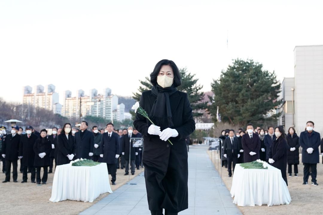 020230102 2023년 새해맞이 현충탑 참배 (5).jpg