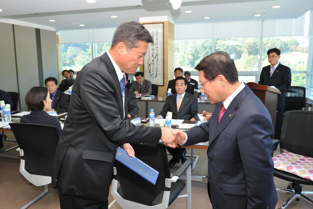 '용역과제심의위원회 위원 위촉' 게시글의 사진(1)