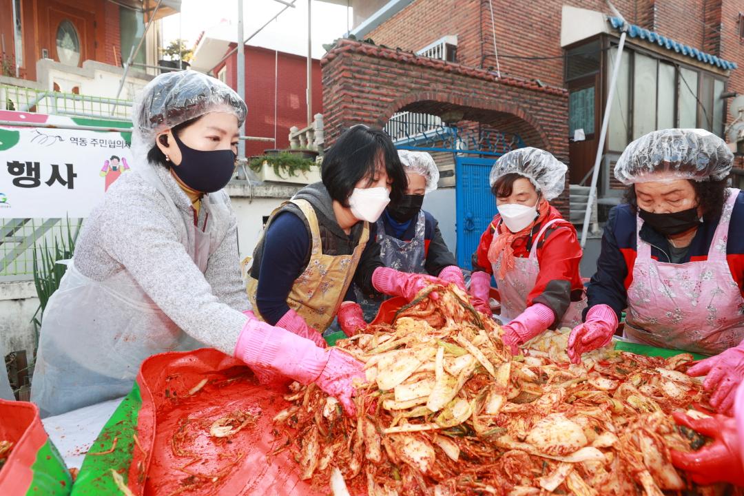 '역동 도시재생 주민협의체 사랑의 김장김치 나눔행사' 게시글의 사진(6)