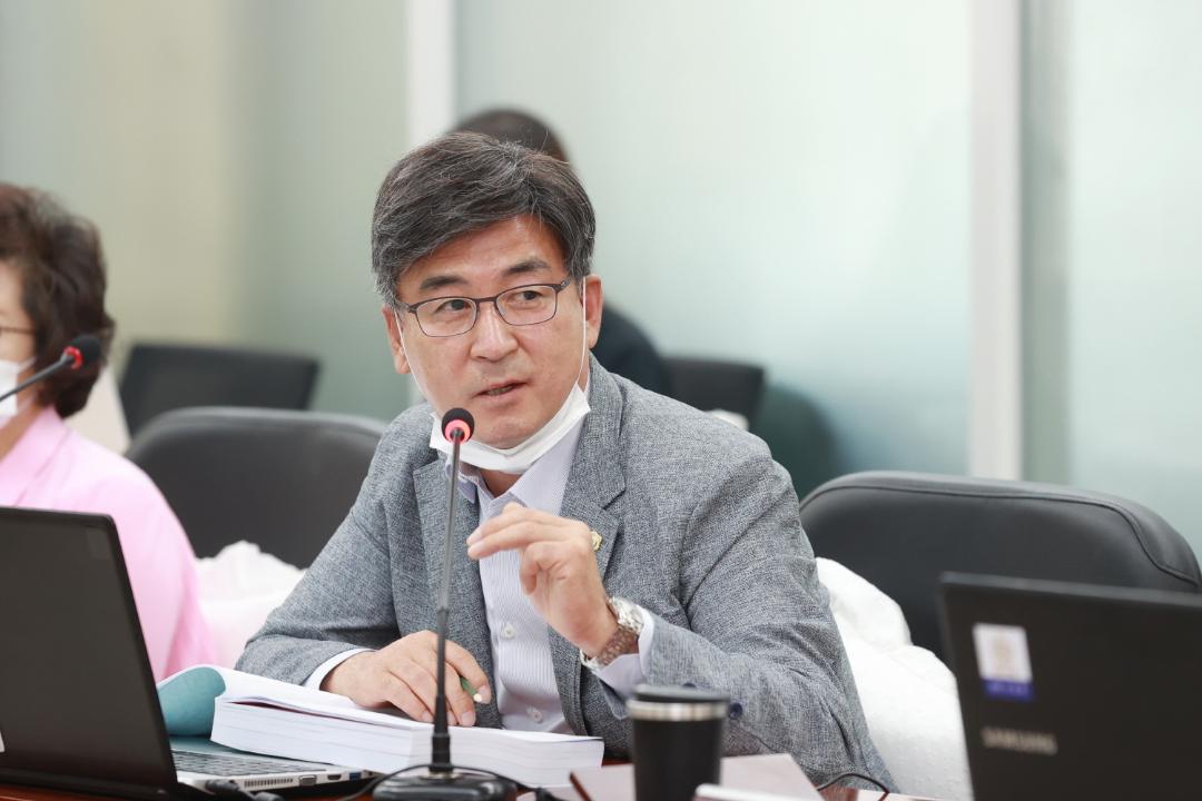 20200608 행정사무감사특별위원회 7일차 (8).JPG