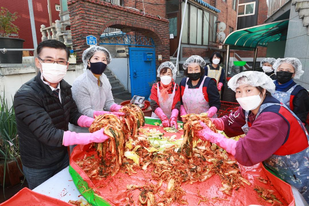 '역동 도시재생 주민협의체 사랑의 김장김치 나눔행사' 게시글의 사진(1)