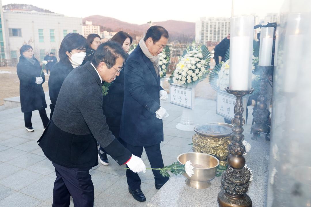 020230102 2023년 새해맞이 현충탑 참배 (9).jpg