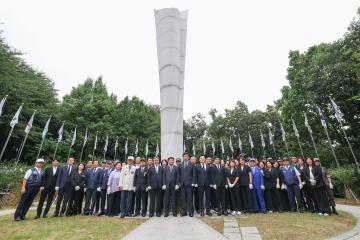 제81주년 광복절기념 기념탑 참배